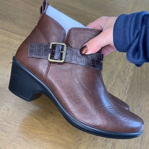 NWT EasyStreet Comfort Wave 8M Booties